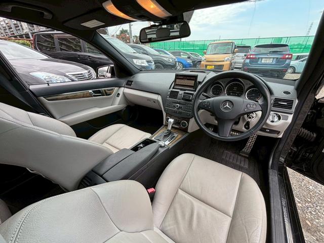 Cクラスステーションワゴン C200CGIブルーエフィシェンシWアバンG ワンオーナー車 ETC サンルーフ ルーフレール レザーシート パワーシート バックモニター 盗難防止装置 パワーウィンドウ パワーステアリング 運転席・助手席・サイドエアバッグ(32枚目)