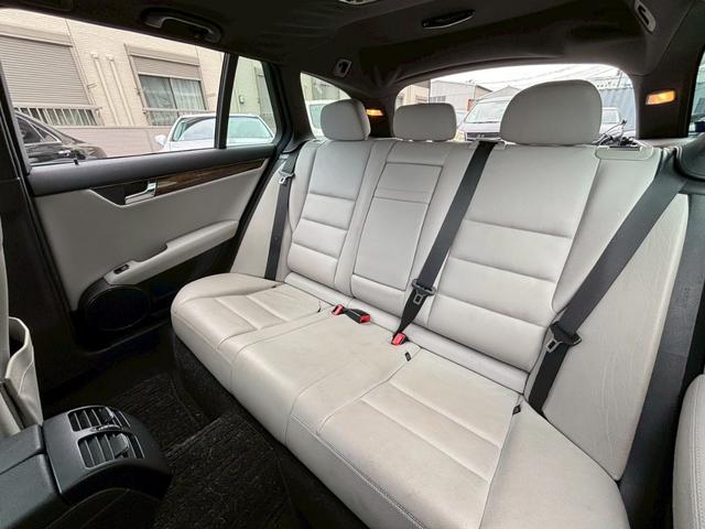 Cクラスステーションワゴン C200CGIブルーエフィシェンシWアバンG ワンオーナー車 ETC サンルーフ ルーフレール レザーシート パワーシート バックモニター 盗難防止装置 パワーウィンドウ パワーステアリング 運転席・助手席・サイドエアバッグ(35枚目)