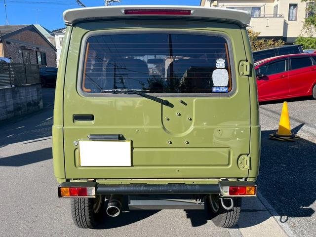 ジムニー ランドベンチャー　特別仕様車　社外品足回り・マフラー　パートタイム４ＷＤ　ツートン　エアコン　インタークーラーターボ　フロア３ＡＴ　ユーザー買取車（6枚目）