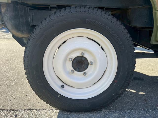 ジムニー ランドベンチャー　特別仕様車　社外品足回り・マフラー　パートタイム４ＷＤ　ツートン　エアコン　インタークーラーターボ　フロア３ＡＴ　ユーザー買取車（22枚目）