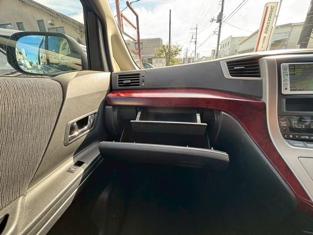 ヴェルファイア ３．５Ｚ　ワンオーナー車　クリアランスソナー　盗難防止システム　衝突安全ボディ　パワーステアリング　パワーウィンドウ　キーレスエントリー　スマートキー　運転席・助手席・サイドエアバッグ　フルフラット　３列シート（18枚目）