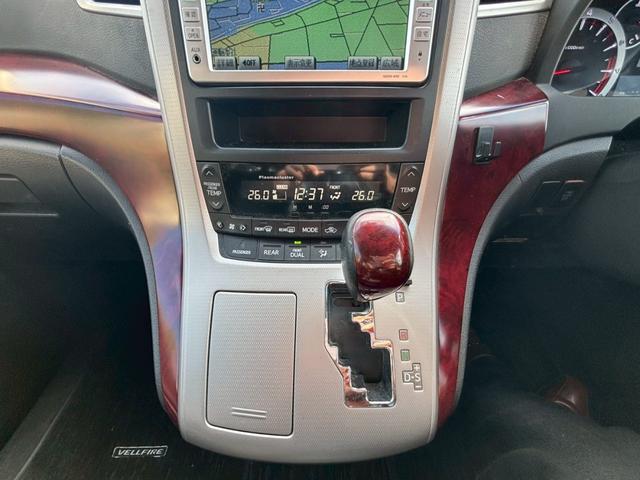 ヴェルファイア ３．５Ｚ　ワンオーナー車　クリアランスソナー　盗難防止システム　衝突安全ボディ　パワーステアリング　パワーウィンドウ　キーレスエントリー　スマートキー　運転席・助手席・サイドエアバッグ　フルフラット　３列シート（25枚目）