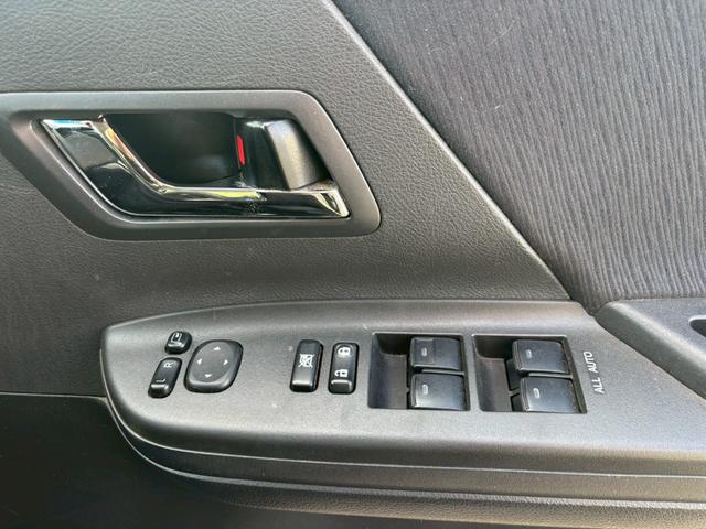 ヴェルファイア ３．５Ｚ　ワンオーナー車　クリアランスソナー　盗難防止システム　衝突安全ボディ　パワーステアリング　パワーウィンドウ　キーレスエントリー　スマートキー　運転席・助手席・サイドエアバッグ　フルフラット　３列シート（28枚目）