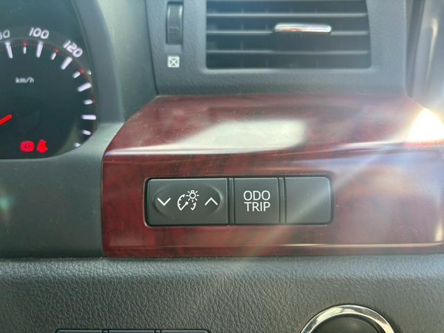 ヴェルファイア ３．５Ｚ　ワンオーナー車　クリアランスソナー　盗難防止システム　衝突安全ボディ　パワーステアリング　パワーウィンドウ　キーレスエントリー　スマートキー　運転席・助手席・サイドエアバッグ　フルフラット　３列シート（29枚目）