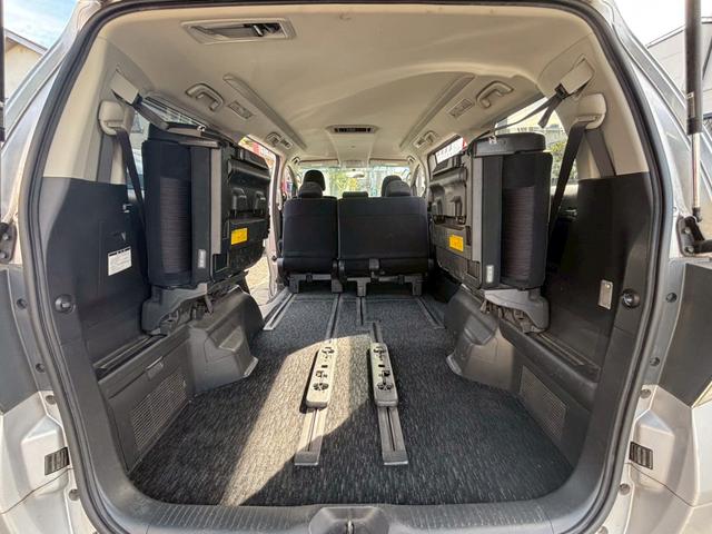 ヴェルファイア ３．５Ｚ　ワンオーナー車　クリアランスソナー　盗難防止システム　衝突安全ボディ　パワーステアリング　パワーウィンドウ　キーレスエントリー　スマートキー　運転席・助手席・サイドエアバッグ　フルフラット　３列シート（37枚目）