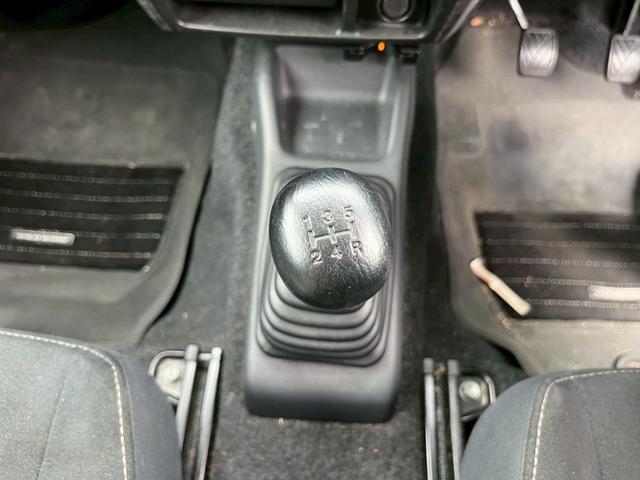 ジムニー ワイルドウインド 5速MT 16インチAW シートヒーター 寒冷地仕様 ルーフレール パワステ パワーウィンドウ 運転席・助手席エアバッグ エアコン クーラー フロントフォグランプ(28枚目)