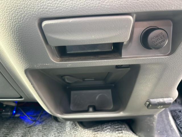 NV350キャラバンバン ロングDX 平床 スライドドア パワーウィンドウ キーレス 運転席エアバッグ バックモニター TV(28枚目)