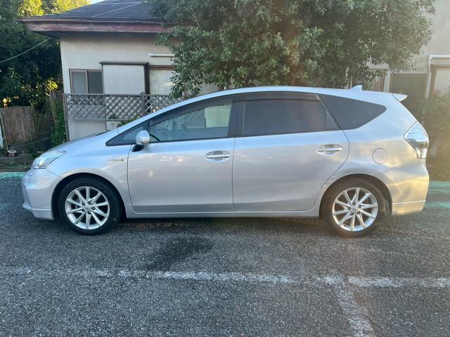 プリウスアルファ Gツーリングセレクション ガラスルーフ スマートキー キーレス 横滑り防止 盗難防止装置 パワーウィンドウ パワーステアリング フロントフォグランプ 3列シート アルミホイール(8枚目)