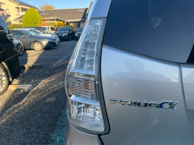 プリウスアルファ Gツーリングセレクション ガラスルーフ スマートキー キーレス 横滑り防止 盗難防止装置 パワーウィンドウ パワーステアリング フロントフォグランプ 3列シート アルミホイール(14枚目)