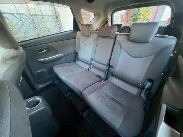 プリウスアルファ Gツーリングセレクション ガラスルーフ スマートキー キーレス 横滑り防止 盗難防止装置 パワーウィンドウ パワーステアリング フロントフォグランプ 3列シート アルミホイール(17枚目)