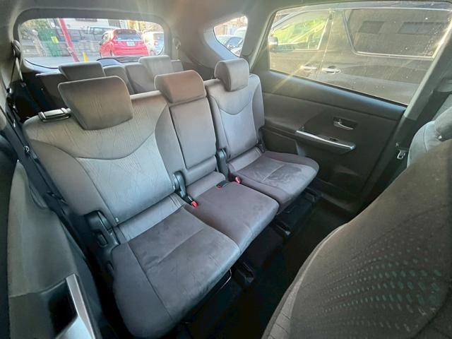 プリウスアルファ Gツーリングセレクション ガラスルーフ スマートキー キーレス 横滑り防止 盗難防止装置 パワーウィンドウ パワーステアリング フロントフォグランプ 3列シート アルミホイール(19枚目)