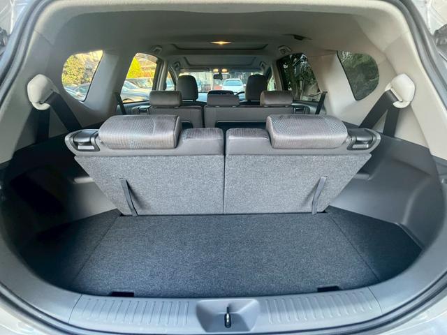 プリウスアルファ Gツーリングセレクション ガラスルーフ スマートキー キーレス 横滑り防止 盗難防止装置 パワーウィンドウ パワーステアリング フロントフォグランプ 3列シート アルミホイール(24枚目)