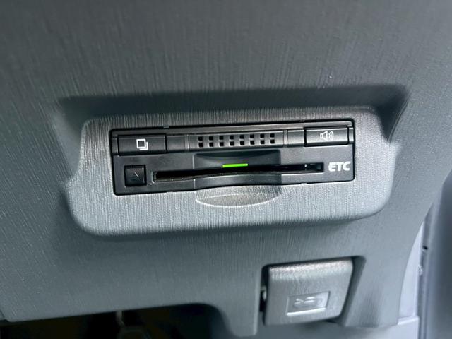 プリウスアルファ Gツーリングセレクション ガラスルーフ スマートキー キーレス 横滑り防止 盗難防止装置 パワーウィンドウ パワーステアリング フロントフォグランプ 3列シート アルミホイール(39枚目)