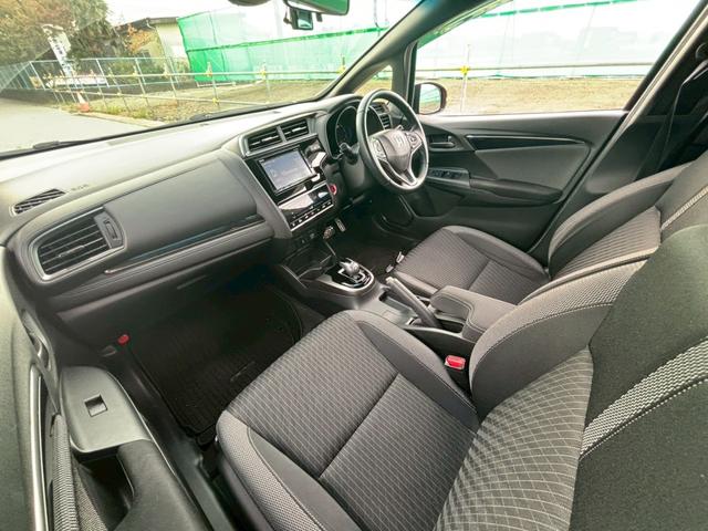 フィットハイブリッド Hondaディーラー記録簿 平成30年から令和7年 ETC クルーズコントロール 地デジ Bluetooth CD DVD AM/FM ディーラーオプションナビ バックモニター ドライブレコーダー前後(13枚目)