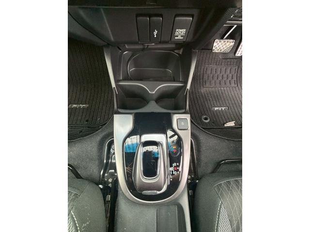 フィットハイブリッド Hondaディーラー記録簿 平成30年から令和7年 ETC クルーズコントロール 地デジ Bluetooth CD DVD AM/FM ディーラーオプションナビ バックモニター ドライブレコーダー前後(31枚目)