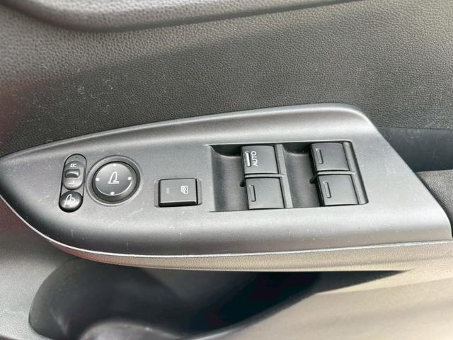 フィットハイブリッド Hondaディーラー記録簿 平成30年から令和7年 ETC クルーズコントロール 地デジ Bluetooth CD DVD AM/FM ディーラーオプションナビ バックモニター ドライブレコーダー前後(39枚目)