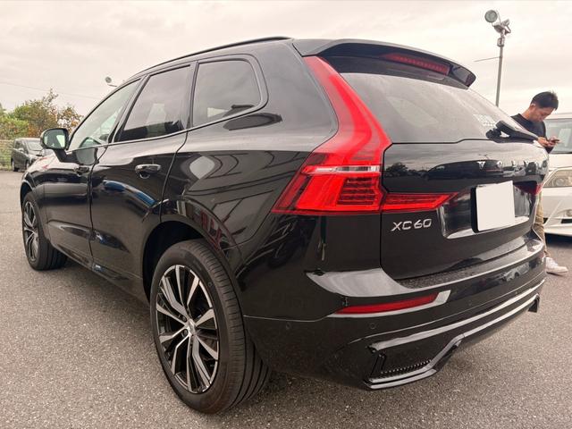 XC60 ウルトラB5AWDダークエディッション ワンオーナー 全国300台限定の特別仕様車 純正ナビ 全周囲カメラ レーダークルーズコントロール シートエアコンハンドルヒーターパワーバックドアハーマンカードン(3枚目)