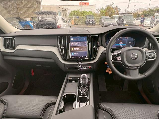 XC60 ウルトラB5AWDダークエディッション ワンオーナー 全国300台限定の特別仕様車 純正ナビ 全周囲カメラ レーダークルーズコントロール シートエアコンハンドルヒーターパワーバックドアハーマンカードン(9枚目)
