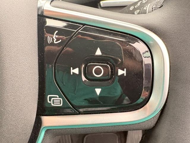 XC60 ウルトラB5AWDダークエディッション ワンオーナー 全国300台限定の特別仕様車 純正ナビ 全周囲カメラ レーダークルーズコントロール シートエアコンハンドルヒーターパワーバックドアハーマンカードン(12枚目)