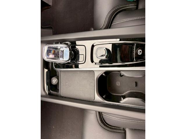XC60 ウルトラB5AWDダークエディッション ワンオーナー 全国300台限定の特別仕様車 純正ナビ 全周囲カメラ レーダークルーズコントロール シートエアコンハンドルヒーターパワーバックドアハーマンカードン(25枚目)