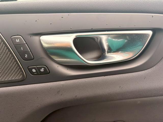 XC60 ウルトラB5AWDダークエディッション ワンオーナー 全国300台限定の特別仕様車 純正ナビ 全周囲カメラ レーダークルーズコントロール シートエアコンハンドルヒーターパワーバックドアハーマンカードン(36枚目)