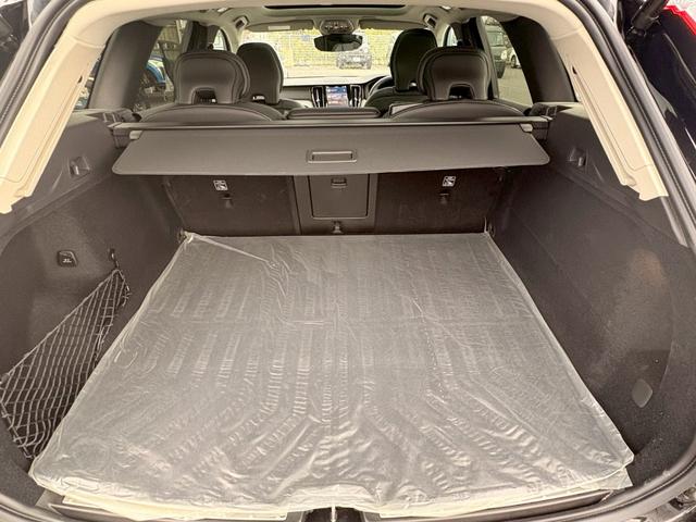 XC60 ウルトラB5AWDダークエディッション ワンオーナー 全国300台限定の特別仕様車 純正ナビ 全周囲カメラ レーダークルーズコントロール シートエアコンハンドルヒーターパワーバックドアハーマンカードン(41枚目)