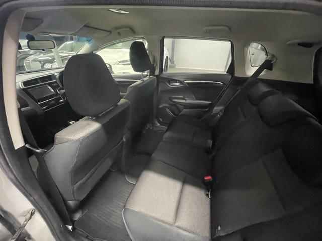 フィットハイブリッド Ｆパッケージ　フルフラット　安全ボディ　盗難警報装置　電格ミラ　ＡＵＴＯエアコン　助手席エアバック　ＥＣＯＮ　ＡＢＳ付　横滑り防止システム　キーレスエントリー　運転席エアバック　パワーステアリング　パワーウィンドウ（16枚目）