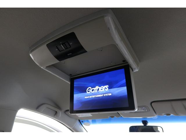 １１インチ大型後席モニター付きです♪♪使用しない時には格納も可能です◎これで２列目の同乗者も渋滞や長いドライブも楽しくなりますね♪♪♪