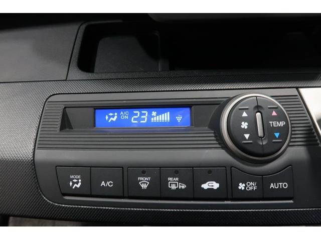 オートエアコン装備♪室内温度を設定すれば自動的に風量の調整をしてくれます♪車内をいつでも快適に保てます♪