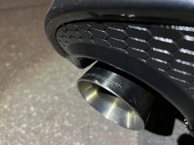Ｖ４０ Ｄ４　Ｒデザイン　ポールスターエディション　チューンドバイポールスター足廻り　スリットローター　ＯＰリアウイング　ＬＥＤヘッドランプ　ナビ　バックカメラ　クリアランスソナー　オートクルコン　レーンアシスト　シートヒーター　スマートキー（6枚目）