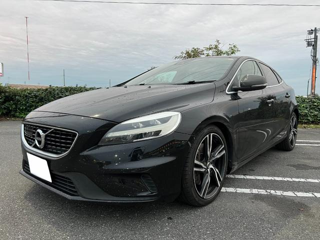 Ｖ４０ Ｄ４　Ｒデザイン　ポールスターエディション　チューンドバイポールスター足廻り　スリットローター　ＯＰリアウイング　ＬＥＤヘッドランプ　ナビ　バックカメラ　クリアランスソナー　オートクルコン　レーンアシスト　シートヒーター　スマートキー（12枚目）