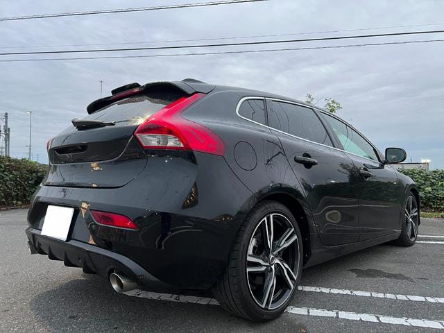 Ｖ４０ Ｄ４　Ｒデザイン　ポールスターエディション　チューンドバイポールスター足廻り　スリットローター　ＯＰリアウイング　ＬＥＤヘッドランプ　ナビ　バックカメラ　クリアランスソナー　オートクルコン　レーンアシスト　シートヒーター　スマートキー（17枚目）