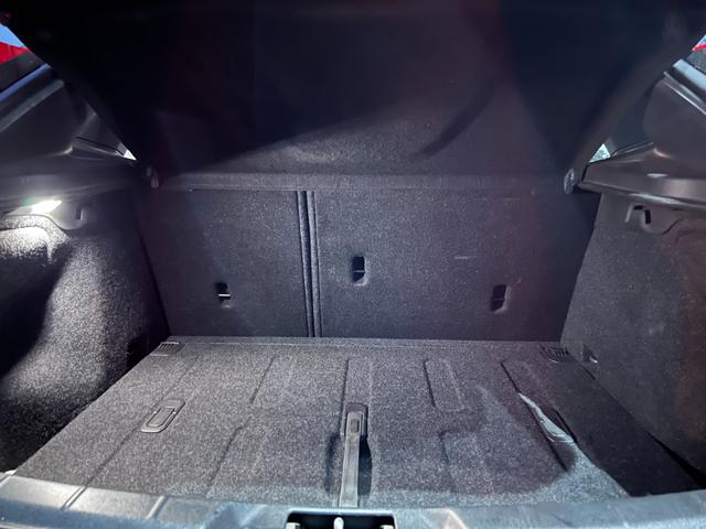 Ｖ４０ Ｄ４　Ｒデザイン　ポールスターエディション　チューンドバイポールスター足廻り　スリットローター　ＯＰリアウイング　ＬＥＤヘッドランプ　ナビ　バックカメラ　クリアランスソナー　オートクルコン　レーンアシスト　シートヒーター　スマートキー（19枚目）