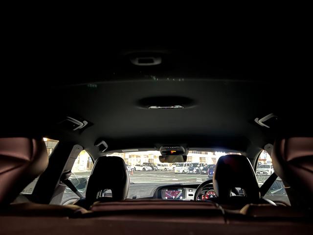 Ｖ４０ Ｄ４　Ｒデザイン　ポールスターエディション　チューンドバイポールスター足廻り　スリットローター　ＯＰリアウイング　ＬＥＤヘッドランプ　ナビ　バックカメラ　クリアランスソナー　オートクルコン　レーンアシスト　シートヒーター　スマートキー（21枚目）
