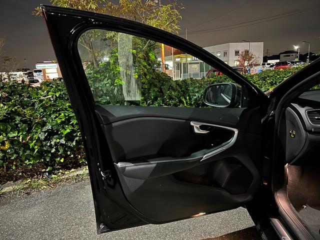 Ｖ４０ Ｄ４　Ｒデザイン　ポールスターエディション　チューンドバイポールスター足廻り　スリットローター　ＯＰリアウイング　ＬＥＤヘッドランプ　ナビ　バックカメラ　クリアランスソナー　オートクルコン　レーンアシスト　シートヒーター　スマートキー（33枚目）