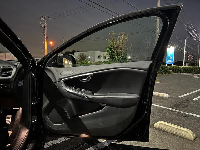 Ｖ４０ Ｄ４　Ｒデザイン　ポールスターエディション　チューンドバイポールスター足廻り　スリットローター　ＯＰリアウイング　ＬＥＤヘッドランプ　ナビ　バックカメラ　クリアランスソナー　オートクルコン　レーンアシスト　シートヒーター　スマートキー（34枚目）