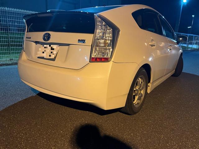 プリウス Ｓ　ＥＴＣ　バックカメラ　ナビ　アルミホイール　ＣＶＴ　スマートキー　電動格納ミラー　盗難防止システム　衝突安全ボディ　ＡＢＳ　ＥＳＣ　エアコン　パワーステアリング　パワーウィンドウ　運転席エアバッグ（8枚目）