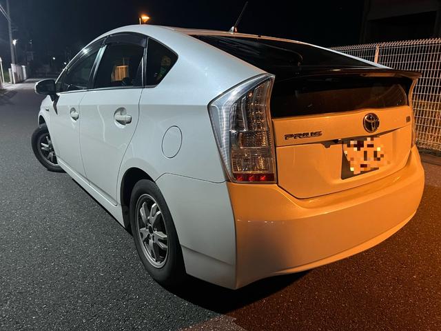 プリウス Ｓ　ＥＴＣ　バックカメラ　ナビ　アルミホイール　ＣＶＴ　スマートキー　電動格納ミラー　盗難防止システム　衝突安全ボディ　ＡＢＳ　ＥＳＣ　エアコン　パワーステアリング　パワーウィンドウ　運転席エアバッグ（10枚目）