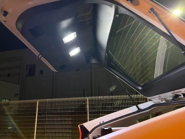 プリウス Ｓ　ＥＴＣ　バックカメラ　ナビ　アルミホイール　ＣＶＴ　スマートキー　電動格納ミラー　盗難防止システム　衝突安全ボディ　ＡＢＳ　ＥＳＣ　エアコン　パワーステアリング　パワーウィンドウ　運転席エアバッグ（13枚目）