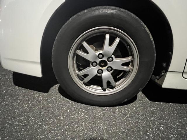 プリウス Ｓ　ＥＴＣ　バックカメラ　ナビ　アルミホイール　ＣＶＴ　スマートキー　電動格納ミラー　盗難防止システム　衝突安全ボディ　ＡＢＳ　ＥＳＣ　エアコン　パワーステアリング　パワーウィンドウ　運転席エアバッグ（19枚目）