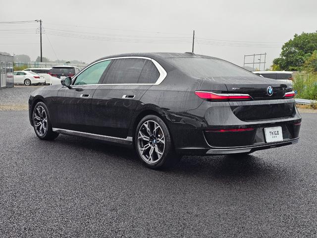 ７シリーズ ７４０ｄ　ｘＤｒｉｖｅ　エクセレンス　４ＷＤ　ＥＴＣ　クリアランスソナー　オートクルーズコントロール　衝突被害軽減システム　全周囲カメラ　ナビ　アルミホイール　ＬＥＤヘッドランプ　サンルーフ　ＡＴ　スマートキー　盗難防止システム（3枚目）