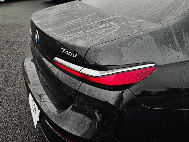 ７シリーズ ７４０ｄ　ｘＤｒｉｖｅ　エクセレンス　４ＷＤ　ＥＴＣ　クリアランスソナー　オートクルーズコントロール　衝突被害軽減システム　全周囲カメラ　ナビ　アルミホイール　ＬＥＤヘッドランプ　サンルーフ　ＡＴ　スマートキー　盗難防止システム（5枚目）
