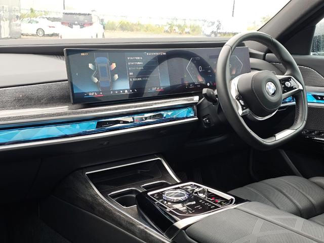 ７シリーズ ７４０ｄ　ｘＤｒｉｖｅ　エクセレンス　４ＷＤ　ＥＴＣ　クリアランスソナー　オートクルーズコントロール　衝突被害軽減システム　全周囲カメラ　ナビ　アルミホイール　ＬＥＤヘッドランプ　サンルーフ　ＡＴ　スマートキー　盗難防止システム（8枚目）