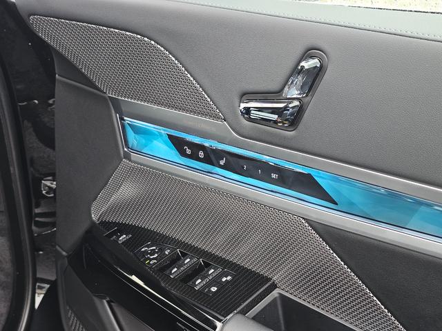 ７シリーズ ７４０ｄ　ｘＤｒｉｖｅ　エクセレンス　４ＷＤ　ＥＴＣ　クリアランスソナー　オートクルーズコントロール　衝突被害軽減システム　全周囲カメラ　ナビ　アルミホイール　ＬＥＤヘッドランプ　サンルーフ　ＡＴ　スマートキー　盗難防止システム（13枚目）