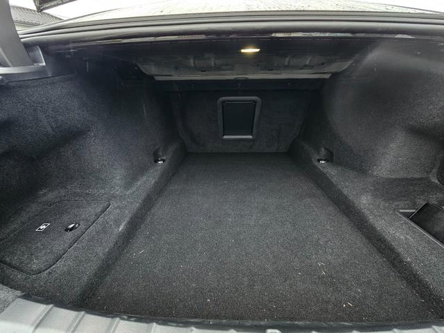 ７シリーズ ７４０ｄ　ｘＤｒｉｖｅ　エクセレンス　４ＷＤ　ＥＴＣ　クリアランスソナー　オートクルーズコントロール　衝突被害軽減システム　全周囲カメラ　ナビ　アルミホイール　ＬＥＤヘッドランプ　サンルーフ　ＡＴ　スマートキー　盗難防止システム（19枚目）