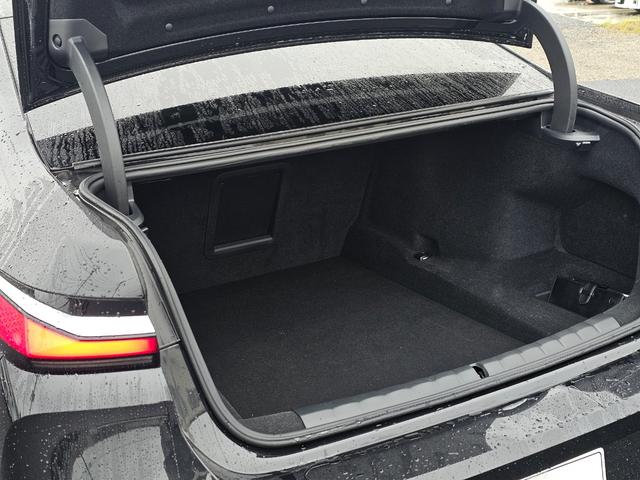 ７シリーズ ７４０ｄ　ｘＤｒｉｖｅ　エクセレンス　４ＷＤ　ＥＴＣ　クリアランスソナー　オートクルーズコントロール　衝突被害軽減システム　全周囲カメラ　ナビ　アルミホイール　ＬＥＤヘッドランプ　サンルーフ　ＡＴ　スマートキー　盗難防止システム（20枚目）