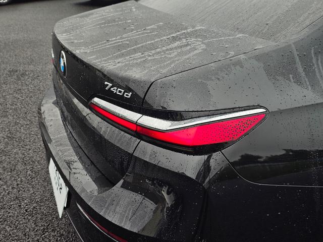 ７シリーズ ７４０ｄ　ｘＤｒｉｖｅ　エクセレンス　４ＷＤ　ＥＴＣ　クリアランスソナー　オートクルーズコントロール　衝突被害軽減システム　全周囲カメラ　ナビ　アルミホイール　ＬＥＤヘッドランプ　サンルーフ　ＡＴ　スマートキー　盗難防止システム（23枚目）