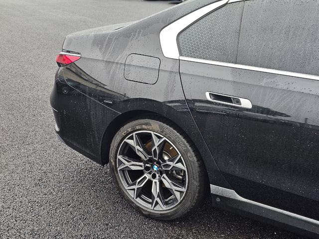 ７シリーズ ７４０ｄ　ｘＤｒｉｖｅ　エクセレンス　４ＷＤ　ＥＴＣ　クリアランスソナー　オートクルーズコントロール　衝突被害軽減システム　全周囲カメラ　ナビ　アルミホイール　ＬＥＤヘッドランプ　サンルーフ　ＡＴ　スマートキー　盗難防止システム（24枚目）