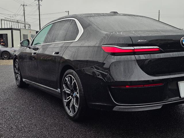 ７シリーズ ７４０ｄ　ｘＤｒｉｖｅ　エクセレンス　４ＷＤ　ＥＴＣ　クリアランスソナー　オートクルーズコントロール　衝突被害軽減システム　全周囲カメラ　ナビ　アルミホイール　ＬＥＤヘッドランプ　サンルーフ　ＡＴ　スマートキー　盗難防止システム（25枚目）