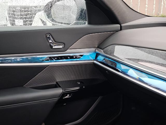 ７シリーズ ７４０ｄ　ｘＤｒｉｖｅ　エクセレンス　４ＷＤ　ＥＴＣ　クリアランスソナー　オートクルーズコントロール　衝突被害軽減システム　全周囲カメラ　ナビ　アルミホイール　ＬＥＤヘッドランプ　サンルーフ　ＡＴ　スマートキー　盗難防止システム（30枚目）